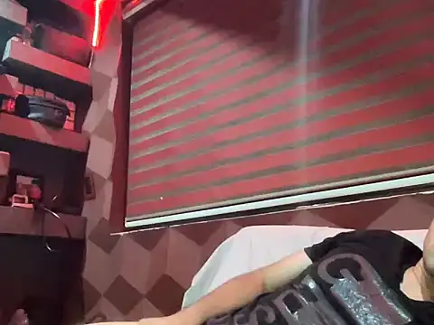 Snapshot of Bbydaddy_0 chatting on December 2, 1:11 am Bbydaddy 0 online show from December 2, 1:11 am