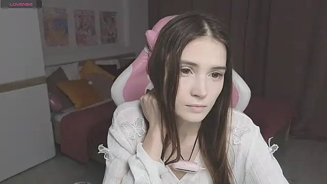 Hana Flo  online show from November 17, 1:06 pm