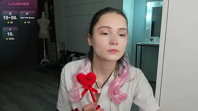 Hana Flo  online show from February 9, 3:05 pm