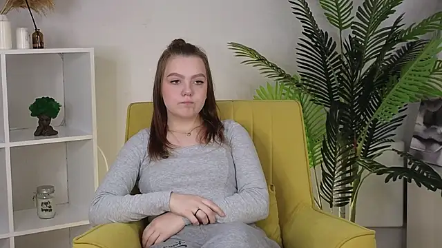 Snapshot of SeeCoonfare chatting on November 1, 11:34 am SeeCoonfare online show from November 1, 11:34 am