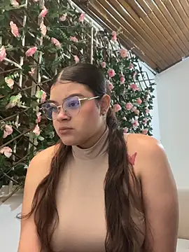 Snapshot of Tharafresneda_ chatting on October 30, 12:06 pm Tharafresneda  online show from October 30, 12:06 pm