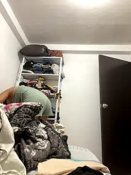 Snapshot of Jimenaa_ink chatting on October 31, 7:37 pm Jimenaa ink online show from October 31, 7:37 pm