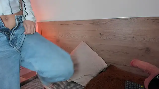 Julietta01 online show from January 17, 3:06 pm