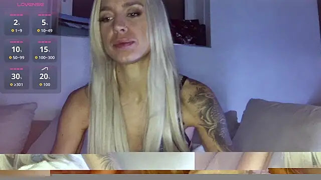 Snapshot of Lillaluvv9 chatting on October 30, 12:01 am Lillaluvv9 online show from October 30, 12:01 am