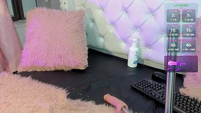 Cristinawhite online show from November 21, 8:29 pm