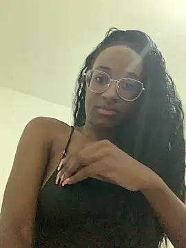 Snapshot of Valeriaaa20 chatting on April 6, 1:47 am Valeriaaa20 online show from April 6, 1:47 am