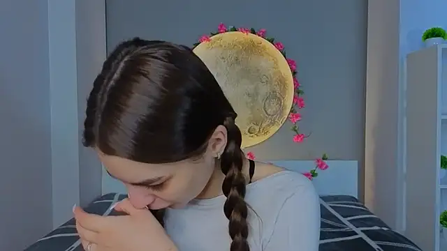 LauraHansil online show from February 6, 6:18 am