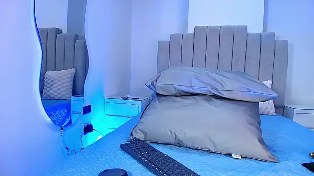 Snapshot of emma_trix chatting on December 4, 11:52 am emma trix online show from December 4, 11:52 am