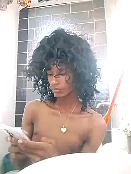 Snapshot of skinniyGabriel chatting on November 24, 12:16 pm skinniyGabriel online show from November 24, 12:16 pm