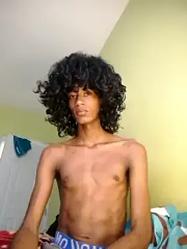 Snapshot of skinniyGabriel chatting on November 27, 12:29 pm skinniyGabriel online show from November 27, 12:29 pm