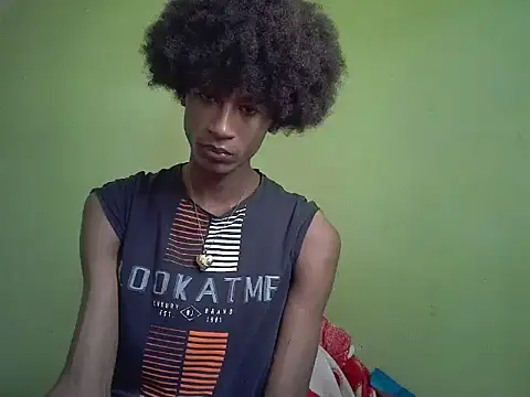 Snapshot of skinniyGabriel chatting on December 5, 1:09 pm skinniyGabriel online show from December 5, 1:09 pm