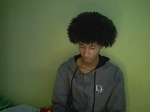 Snapshot of skinniyGabriel chatting on December 16, 1:16 pm skinniyGabriel online show from December 16, 1:16 pm