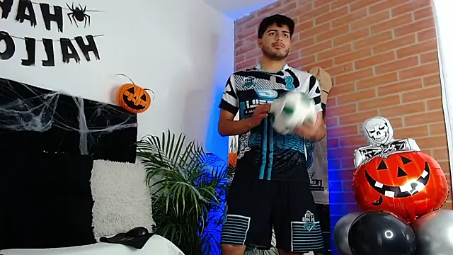 Snapshot of jaiden_thoner chatting on October 31, 7:26 pm jaiden thoner online show from October 31, 7:26 pm