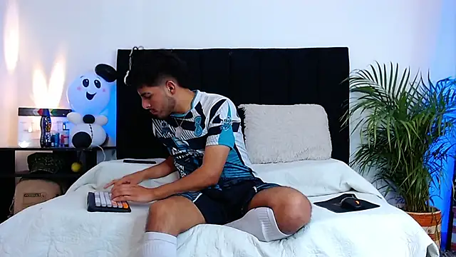 Snapshot of jaiden_thoner chatting on November 4, 5:28 am jaiden thoner online show from November 4, 5:28 am