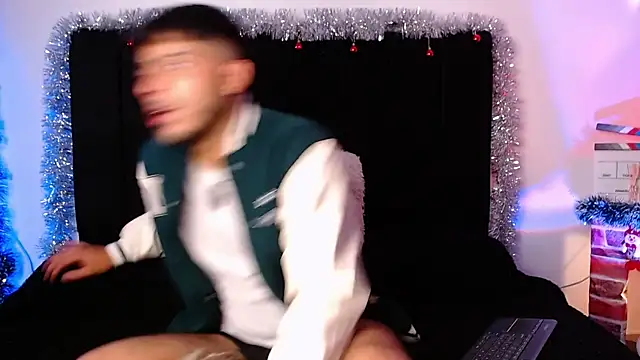 Snapshot of jaiden_thoner chatting on December 20, 4:08 am jaiden thoner online show from December 20, 4:08 am