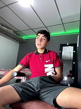 Snapshot of MathieuAGT chatting on November 1, 11:51 pm MathieuAGT online show from November 1, 11:51 pm