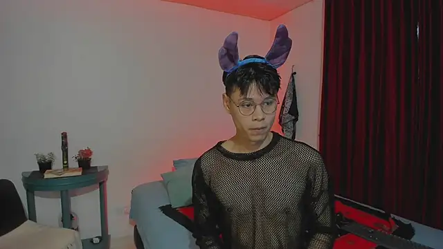 Snapshot of estmonnn chatting on November 1, 12:23 am estmonnn online show from November 1, 12:23 am