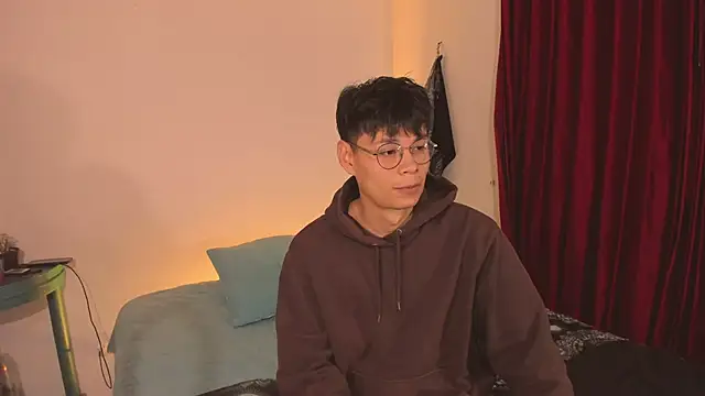 estmonnn online show from November 6, 11:59 pm