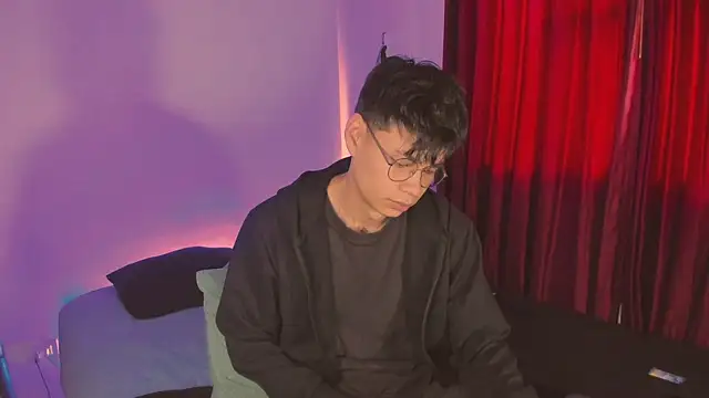 estmonnn online show from November 21, 9:24 pm