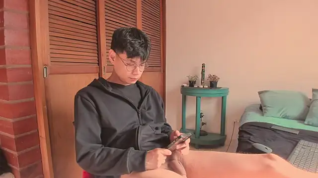 estmonnn online show from November 22, 8:19 pm