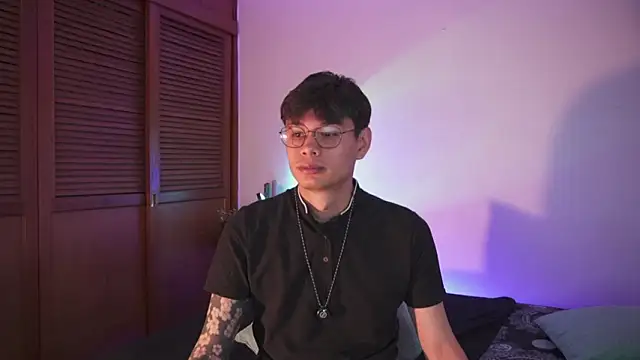 estmonnn online show from February 17, 12:51 am