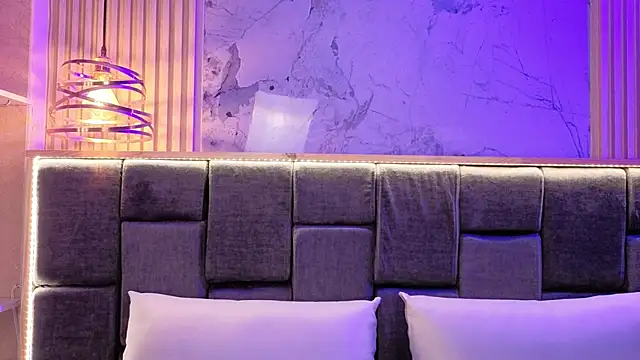 Im-Lola online show from November 6, 7:37 pm