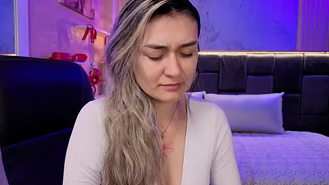 Im-Lola online show from November 21, 8:18 pm