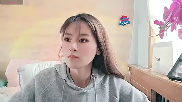 MsTipsy  online show from April 19, 10:14 am