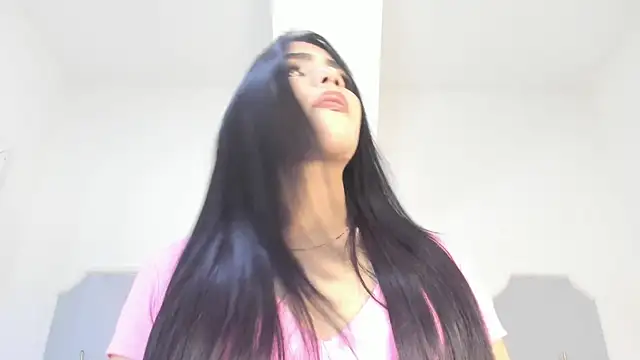 Snapshot of roxana_scott1 chatting on March 25, 4:18 am roxana scott1 online show from March 25, 4:18 am