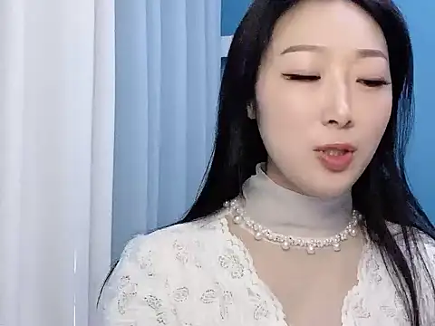 Snapshot of ella55-- chatting on November 11, 2:33 am ella55-- online show from November 11, 2:33 am