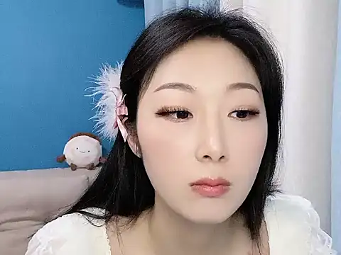 Snapshot of ella55-- chatting on December 17, 1:00 am ella55-- online show from December 17, 1:00 am