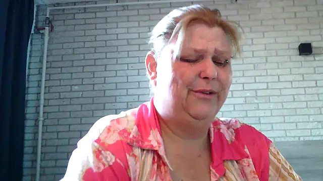 Sylviastar46 online show from April 24, 5:32 am