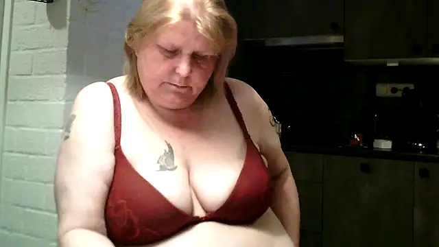 Sylviastar46 online show from May 1, 6:56 pm