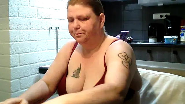 Sylviastar46 online show from May 2, 8:52 am