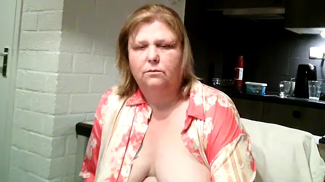 Sylviastar46 online show from May 3, 9:10 pm