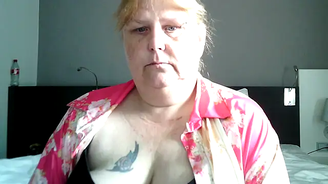 Sylviastar46 online show from May 16, 7:38 am