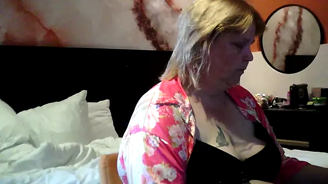 Sylviastar46 online show from May 17, 3:08 pm