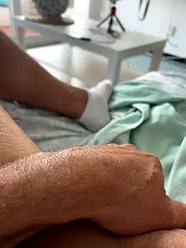 Snapshot of HeavenNHellCock chatting on October 30, 9:33 am HeavenNHellCock online show from October 30, 9:33 am