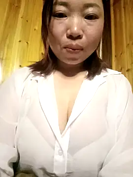 julybe online show from February 15, 3:31 pm