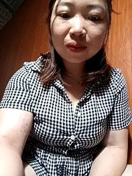 julybe online show from April 1, 4:15 pm