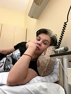 Carolineisback online show from February 2, 8:02 am