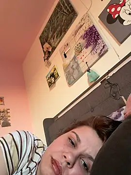 Carolineisback online show from March 6, 4:36 pm