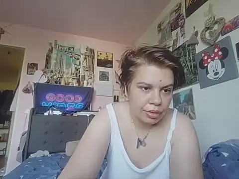 Snapshot of Carolineisback chatting on June 19, 8:29 am Carolineisback online show from June 19, 8:29 am