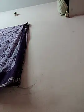 pujapujarrrr online show from November 6, 8:10 pm