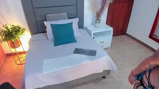 HannaaWells online show from November 14, 2:32 am