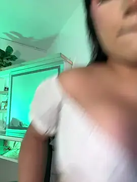Snapshot of Vale_prado chatting on May 4, 10:17 pm Vale prado online show from May 4, 10:17 pm