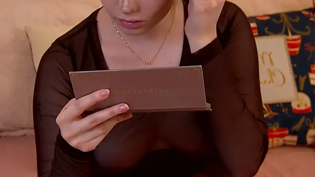 VickiBanx online show from December 18, 4:18 am