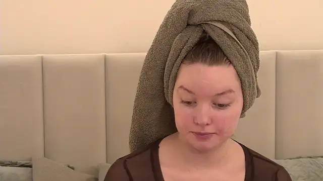 VickiBanx online show from March 26, 4:29 am