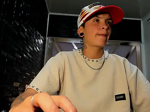 Snapshot of SubGirlRs chatting on October 31, 2:56 am SubGirlRs online show from October 31, 2:56 am