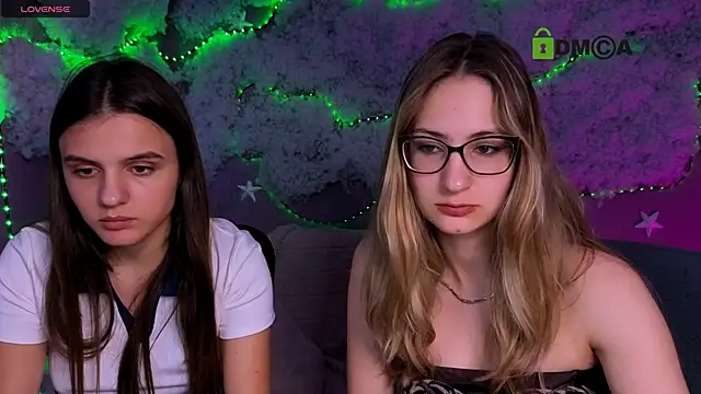 lisa dark  online show from May 22, 8:25 pm